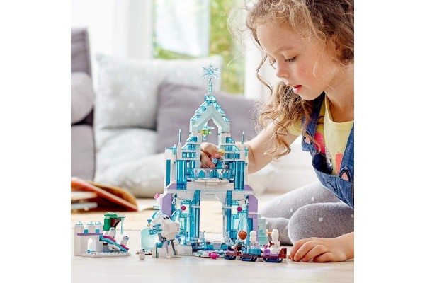 Конструктор LEGO 43194 Anna and Elza's Frozen Wonderland